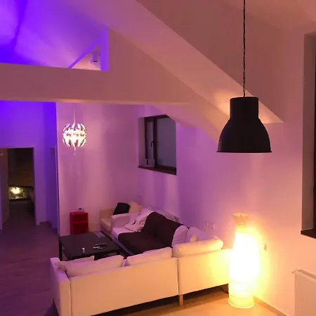 Thomas Loft Apartment *